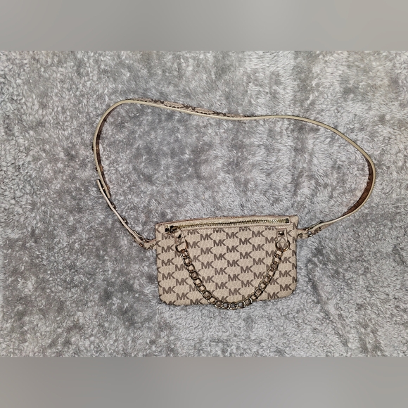 Michael Kors Handbags - Size S/M ~ Michael Kors MK Signature Fanny Pack Belt Bag.